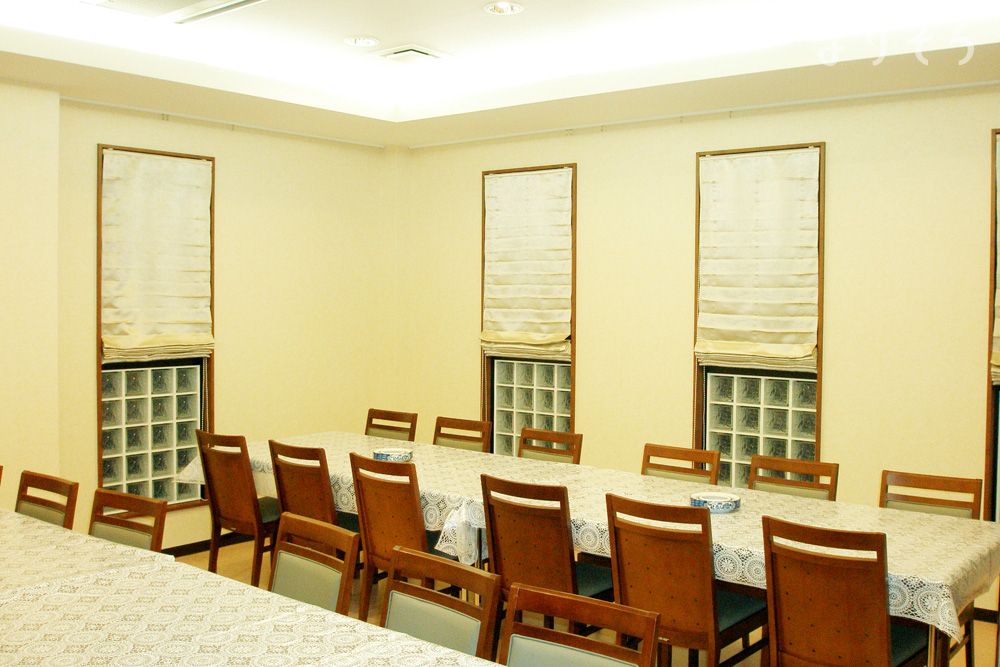 向西会館 くまげのお清め所（会食室）写真です