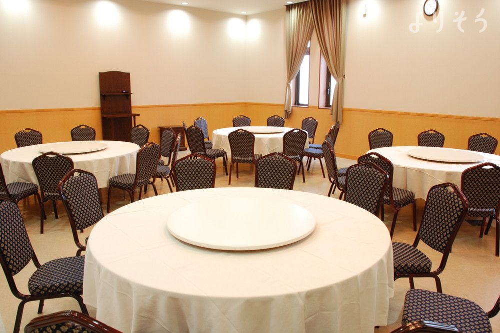 よりそう提携斎場(新潟県新潟市東区秋葉1-35-21)のお清め所（会食室）写真です