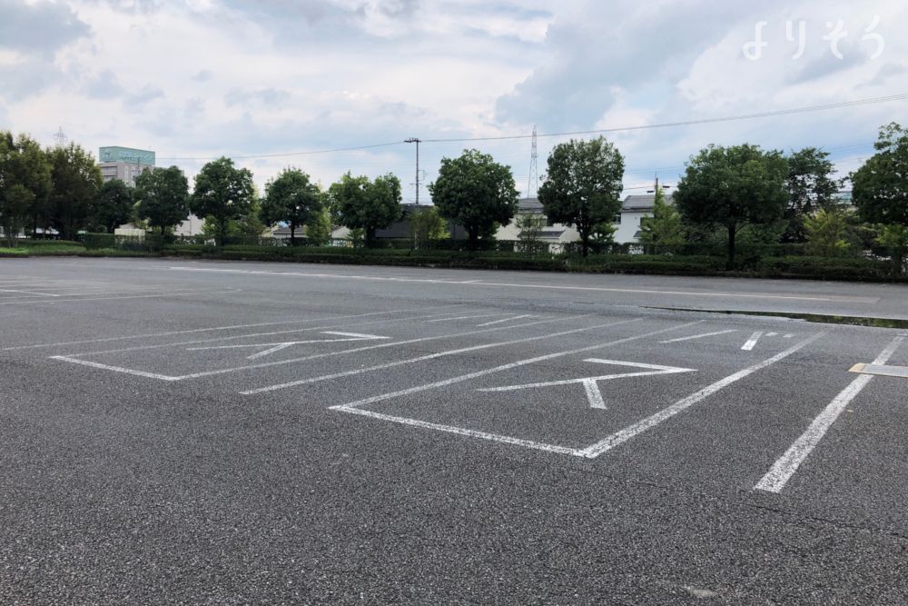 関市総合斎苑わかくさの駐車場写真です（2枚目）