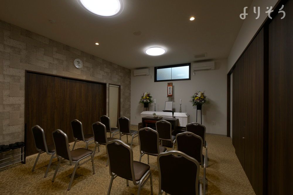 よりそう提携斎場(大阪府東大阪市鷹殿町12-36)のホール写真です（3枚目）