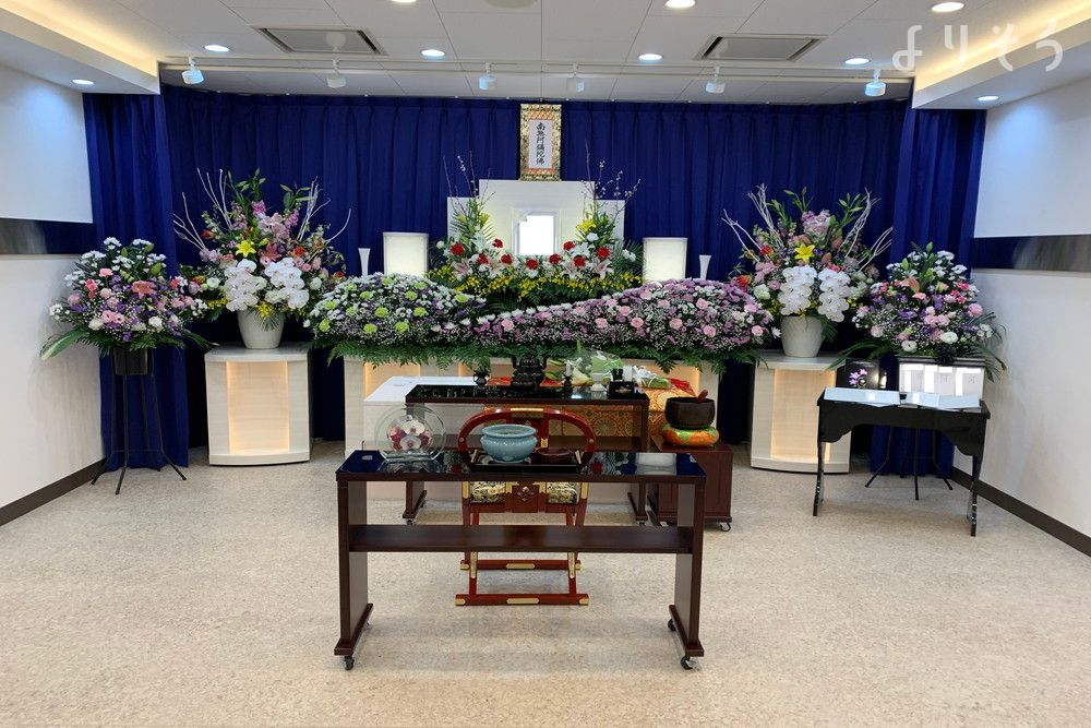 よりそう提携斎場(大阪府茨木市大同町2-18)の祭壇写真です（2枚目）