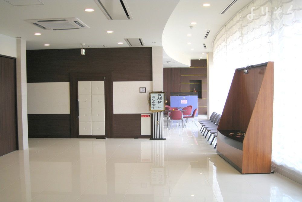 長岡市西神田町ホールのエントランスの画像