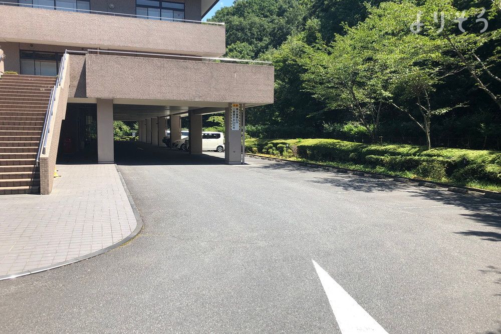 青梅市民斎場の駐車場写真です