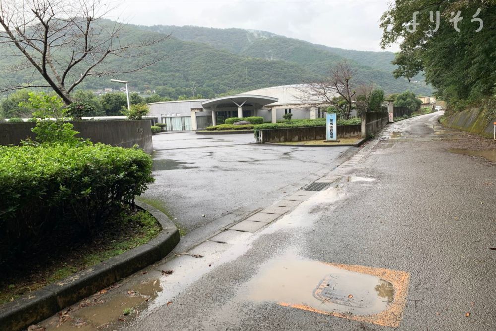 美馬市葬斎場の駐車場写真です（1枚目）