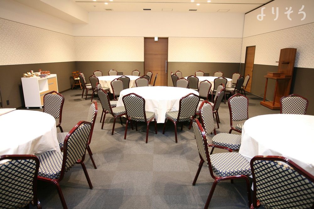 よりそう提携斎場(新潟県新潟市中央区湊町通四ノ町3356)のお清め所（会食室）写真です（2枚目）