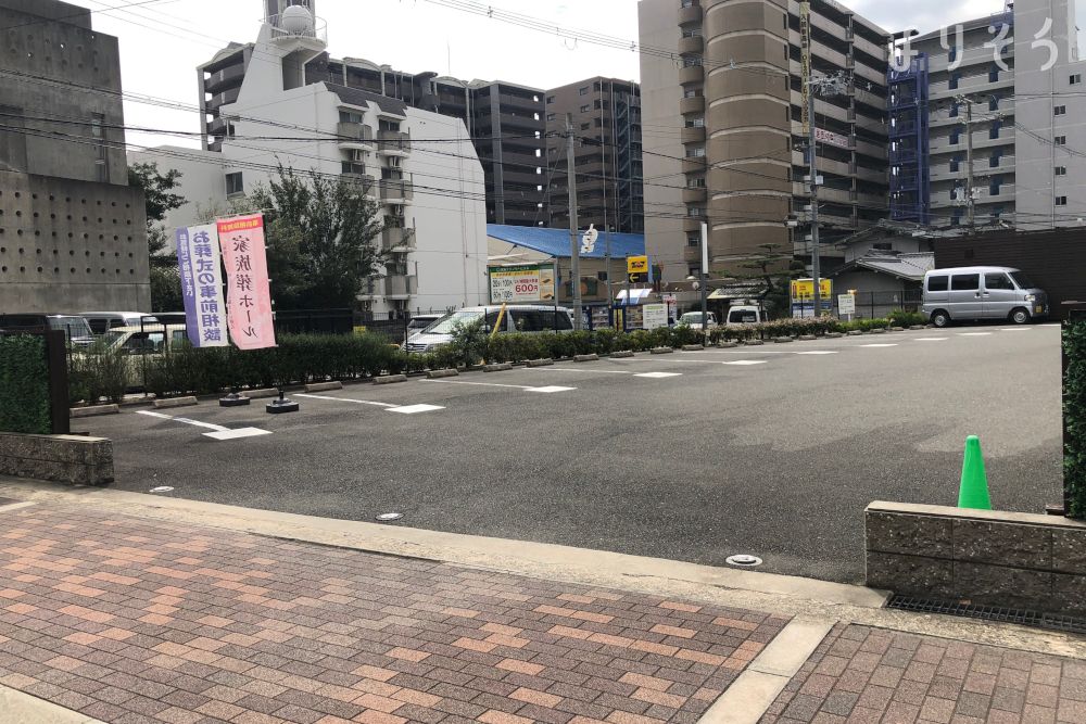 よりそう提携斎場(大阪府東大阪市荒本新町5-44)の駐車場写真です（2枚目）