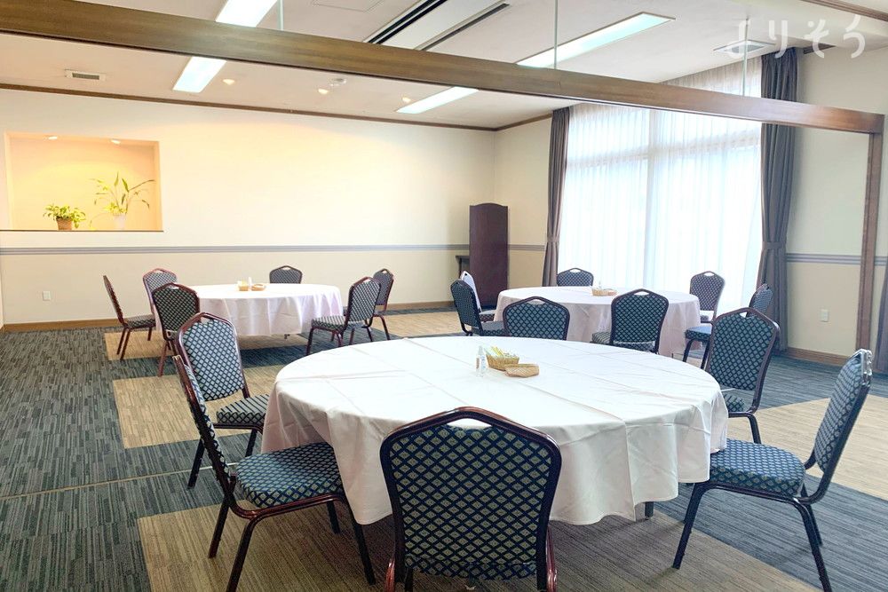 よりそう提携斎場(新潟県新潟市北区松浜6-3-9)のお清め所（会食室）写真です