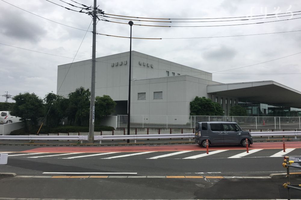 楢原斎場の外観写真です（3枚目）