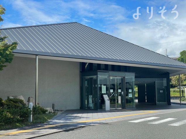 桑名市斎場 おりづるの森の外観写真です（2枚目）