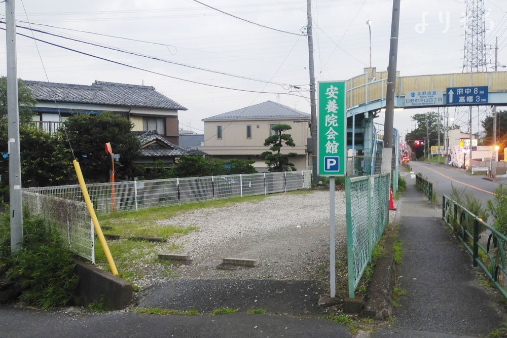 安養院会館の駐車場写真です（1枚目）