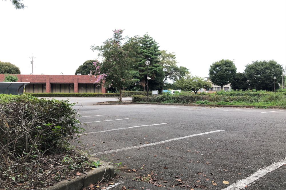 館林市斎場の駐車場写真です（1枚目）