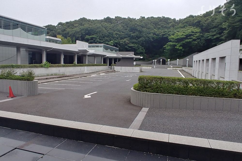 横浜市北部斎場の駐車場写真です（2枚目）