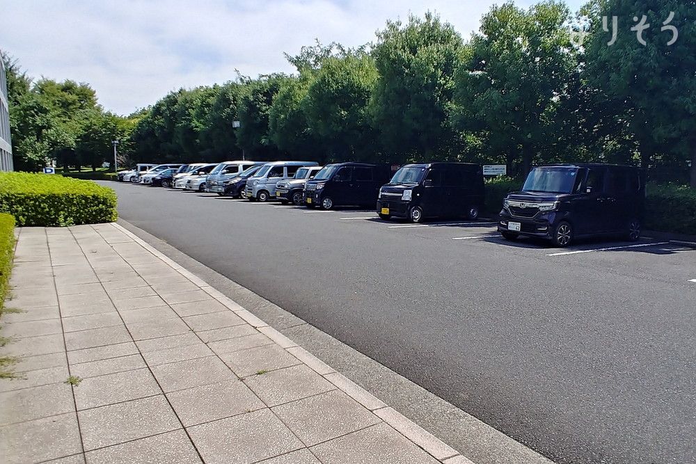 メモリアルトネの駐車場写真です（1枚目）