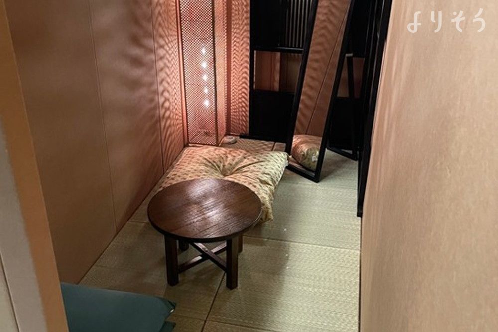 鴨居家族葬儀ホールの控室の画像