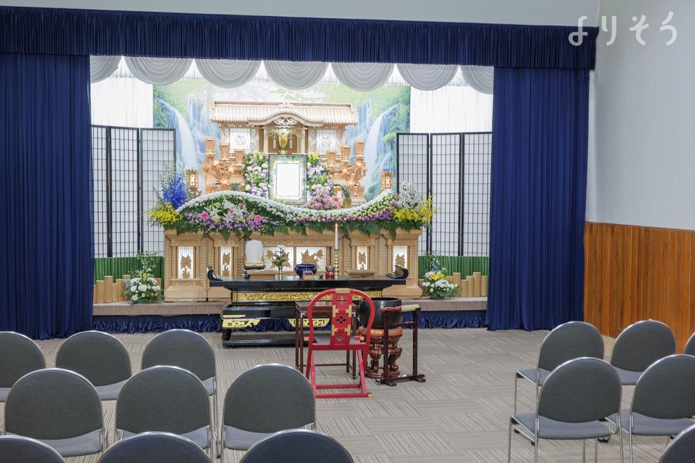八幡陣山斎場のホールの画像
