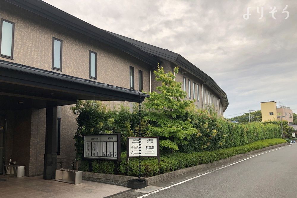 谷塚斎場の外観写真です（3枚目）