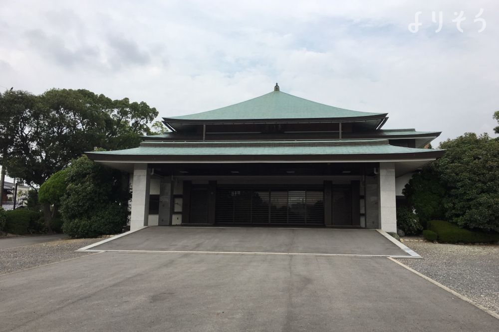 普門閣斎場の外観写真です（2枚目）