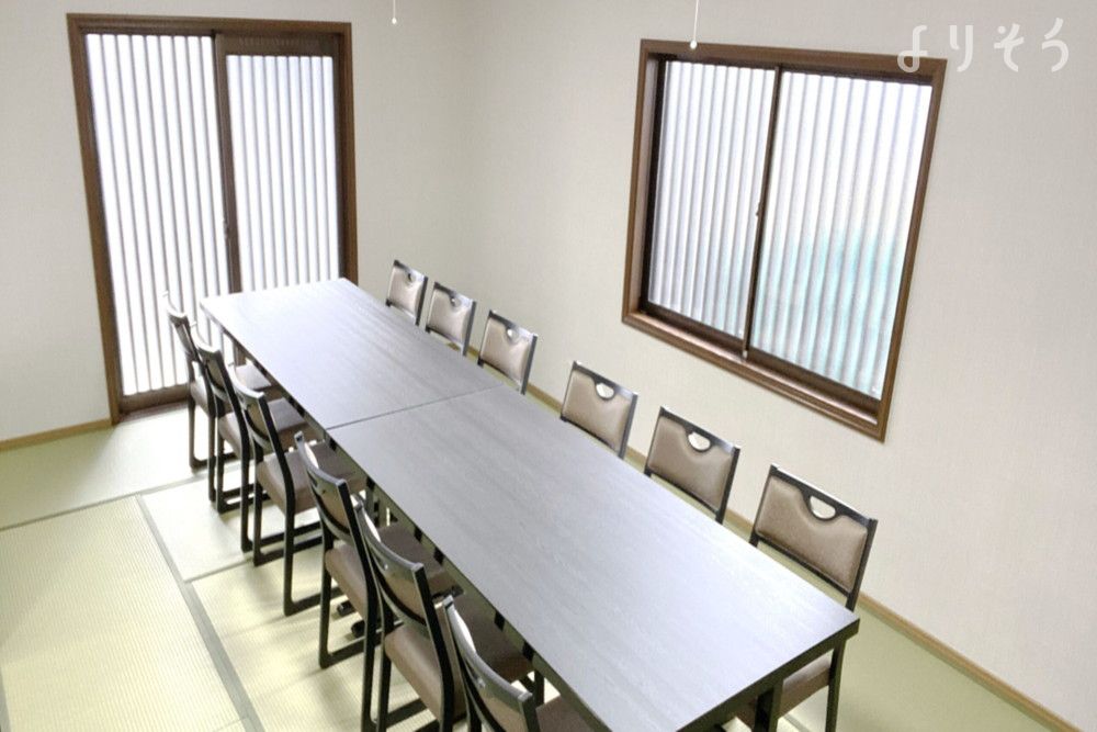 よりそう提携斎場(奈良県大和郡山市田中町175)のお清め所（会食室）写真です