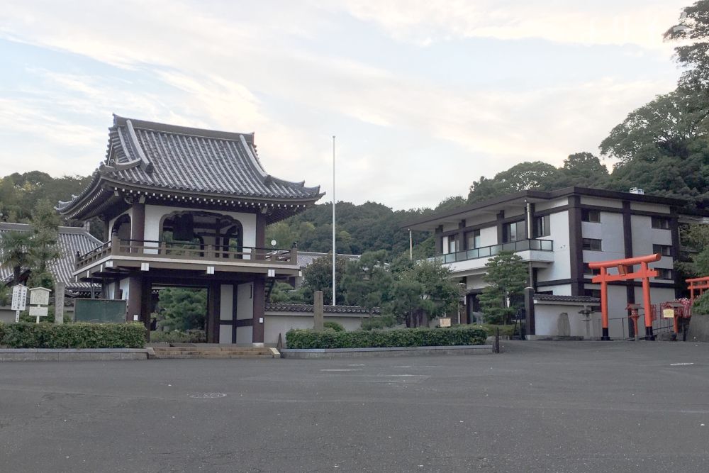 長寿寺会館の外観写真です（2枚目）