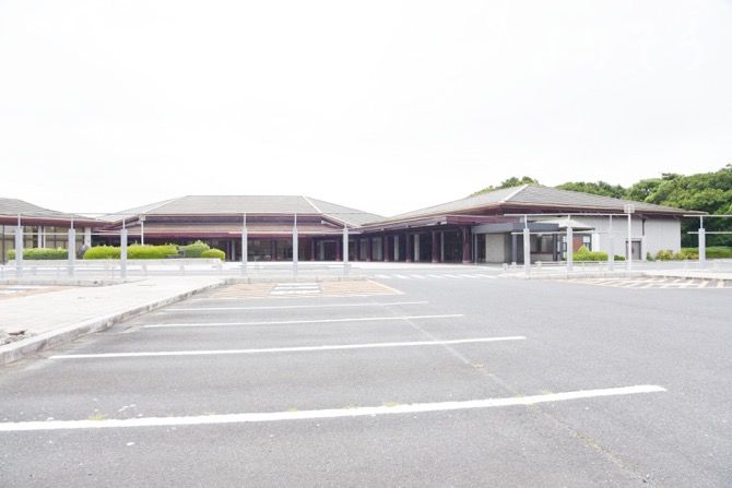 常陸海浜広域斎場の駐車場写真です（1枚目）