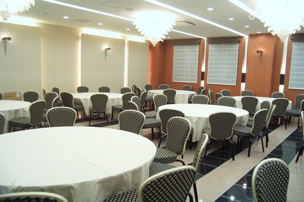よりそう提携斎場(新潟県新潟市中央区鳥屋野2-643-2)のお清め所（会食室）写真です