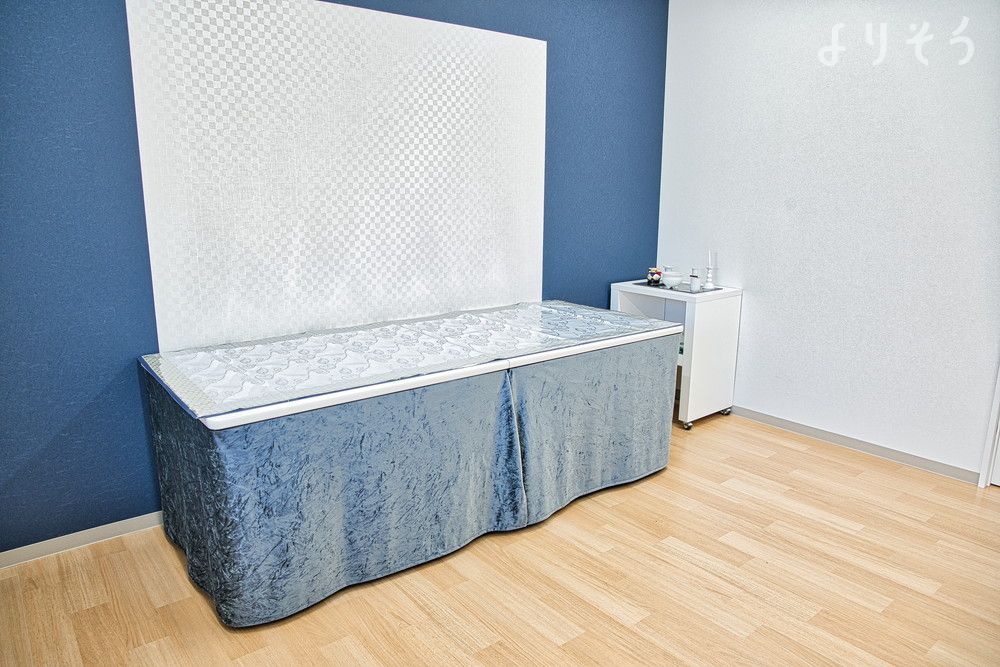 家族葬のトワーズ 豊川平尾の面会・安置室写真です（1枚目）