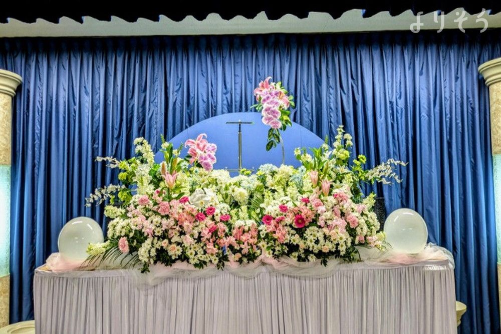 フラワーセレモニーの祭壇の画像