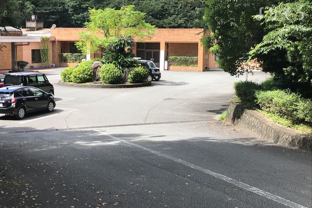 松阪市篠田山斎場の駐車場写真です（2枚目）