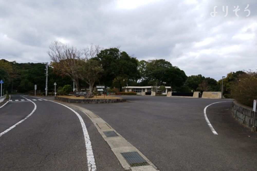 佐世保市西部芳世苑の駐車場写真です（2枚目）