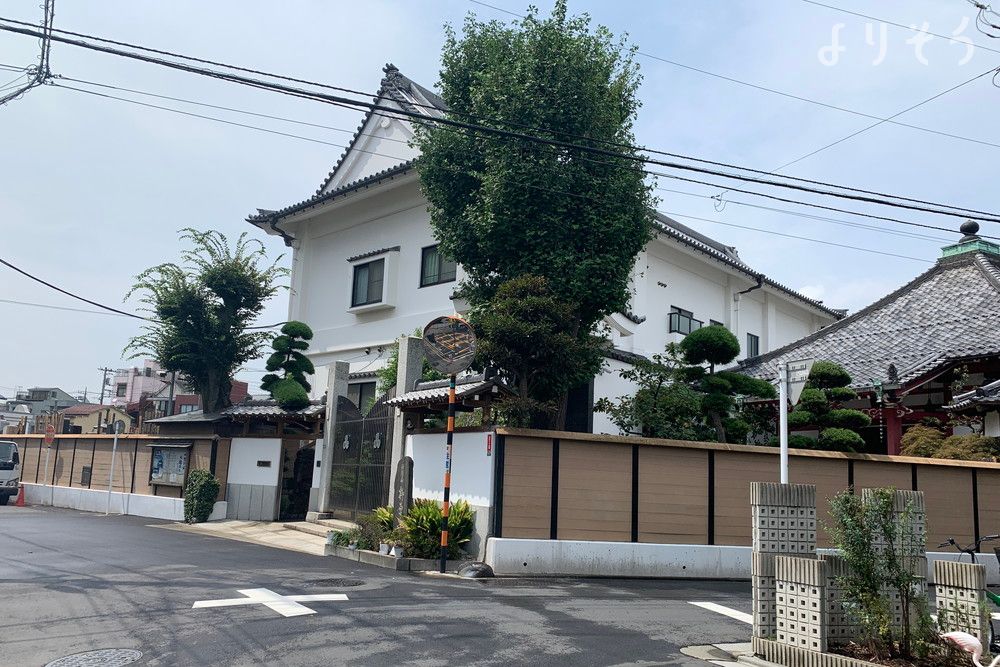 理性院会館の外観写真です（2枚目）