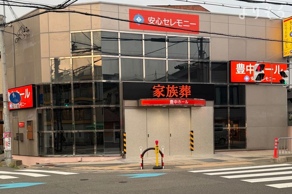 豊中ホールの外観写真です（2枚目）