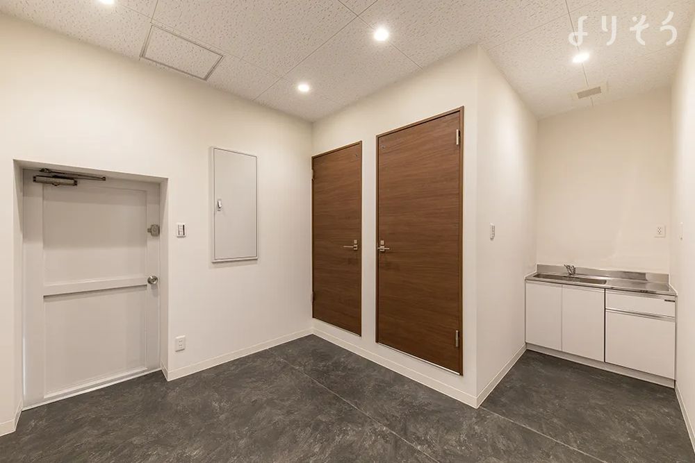 新山下ホールの内観写真です（3枚目）