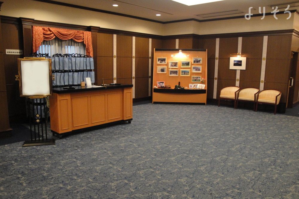 長岡市今朝白ホールのエントランス写真です（3枚目）