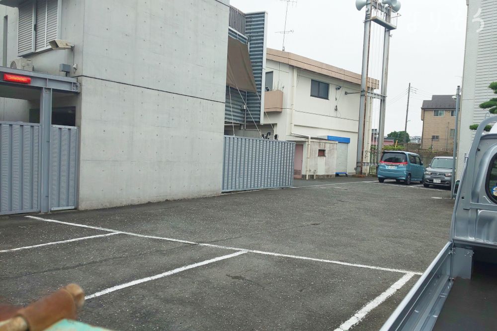 高ヶ坂ふれあいセンターの駐車場写真です（1枚目）