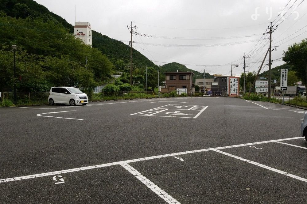篠栗町葬祭場 天空会館の駐車場写真です（2枚目）