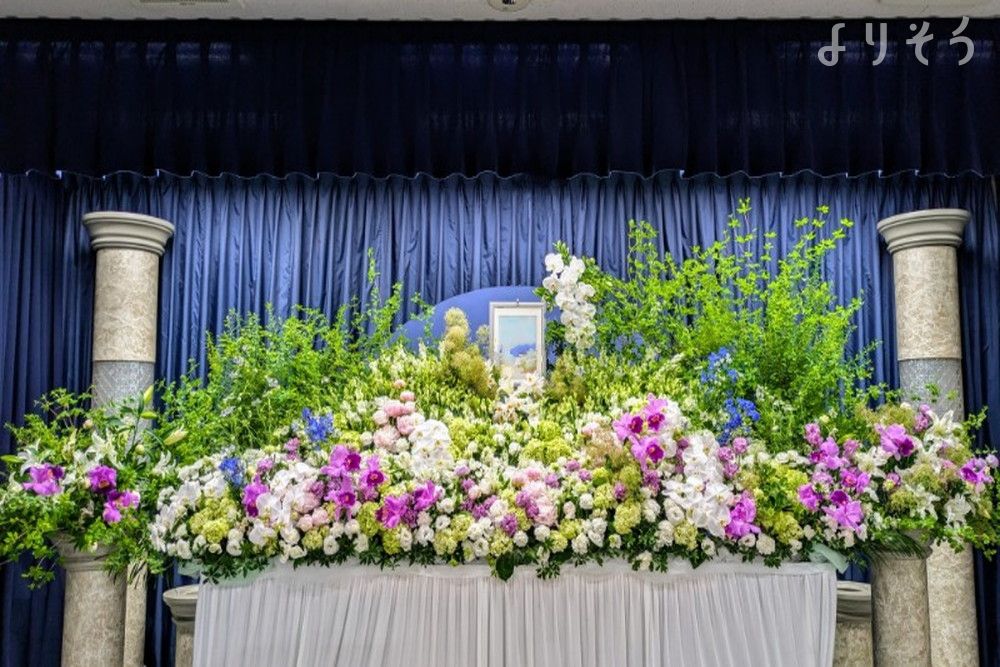 フラワーセレモニーの祭壇写真です（2枚目）