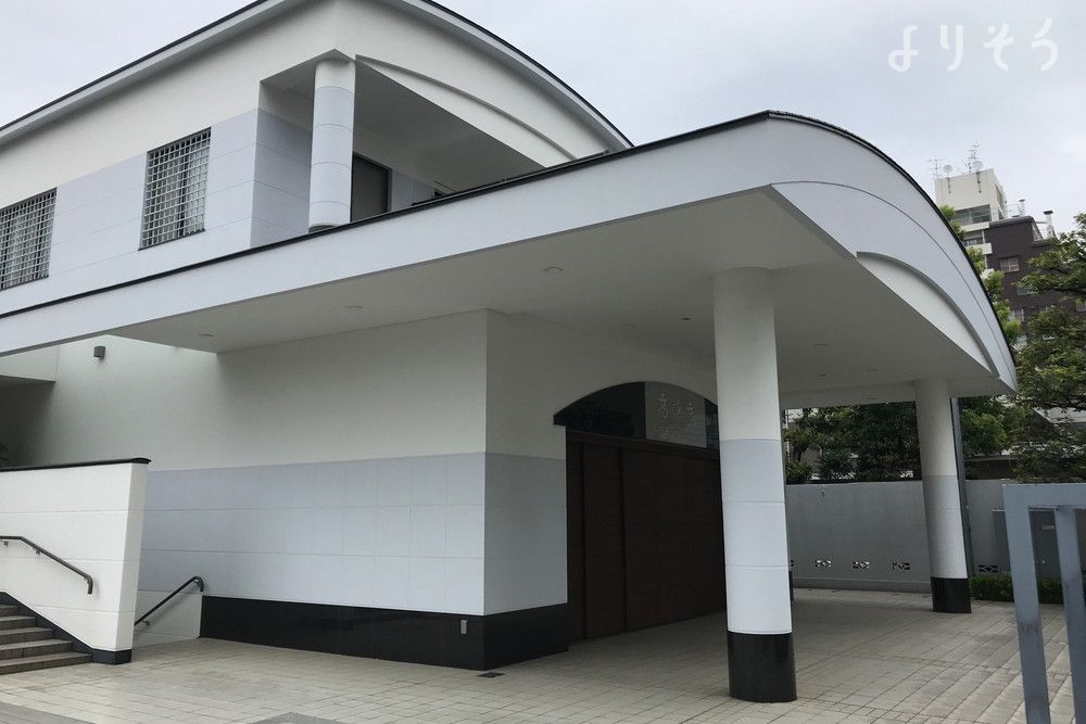 高徳寺 新井白石記念ホールの外観写真です（2枚目）