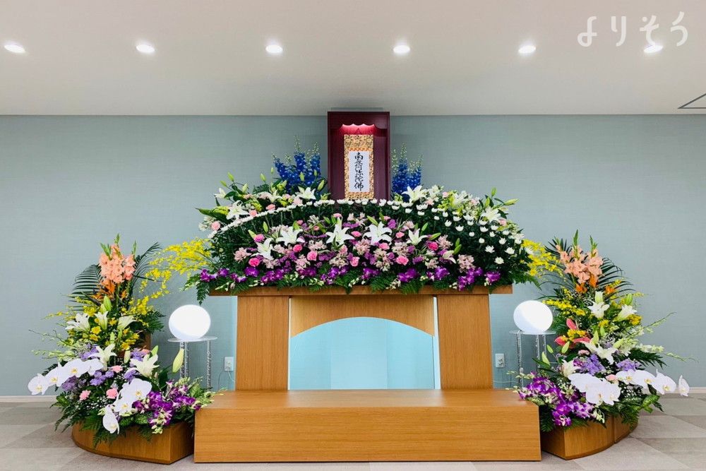 しらゆりホールの祭壇写真です（2枚目）