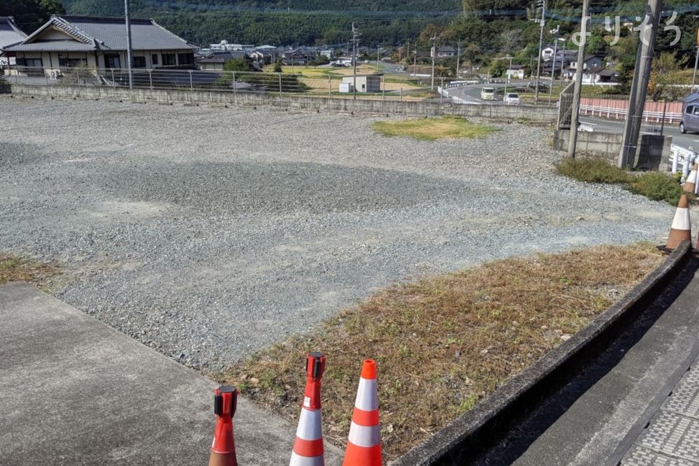 菊鹿斎場の駐車場写真です（1枚目）