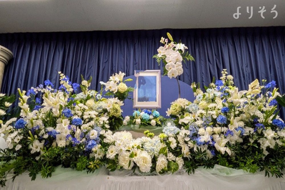 フラワーセレモニーの祭壇写真です（3枚目）