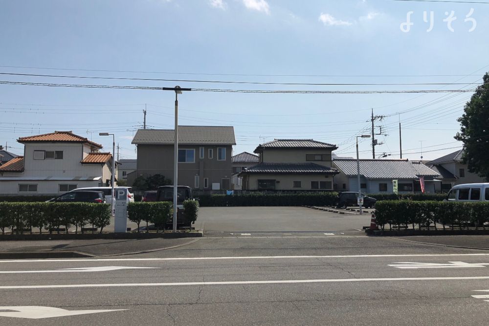 さかい聖苑の駐車場写真です（1枚目）