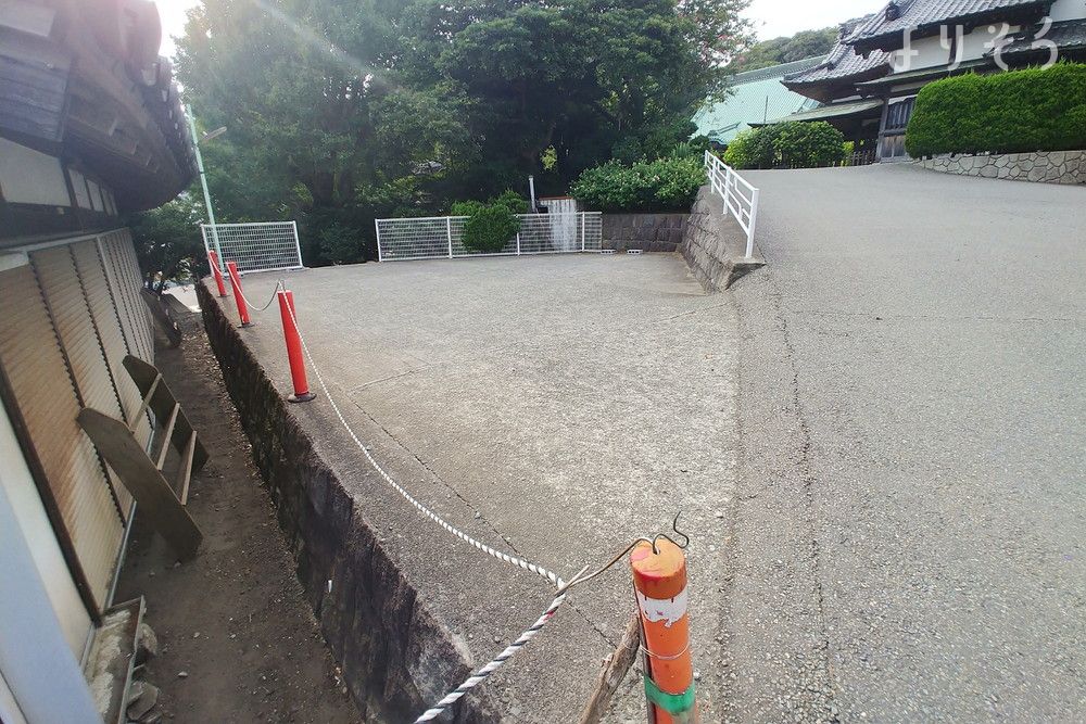 龍口寺 龍口会館の駐車場写真です（1枚目）