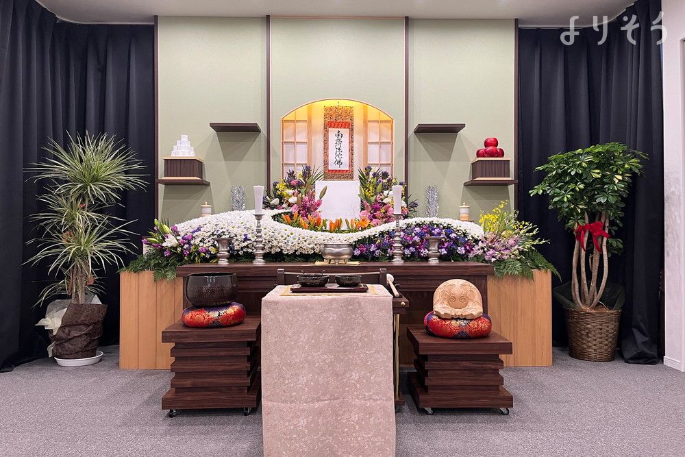 セレモの家族葬 ふなえ店の祭壇写真です