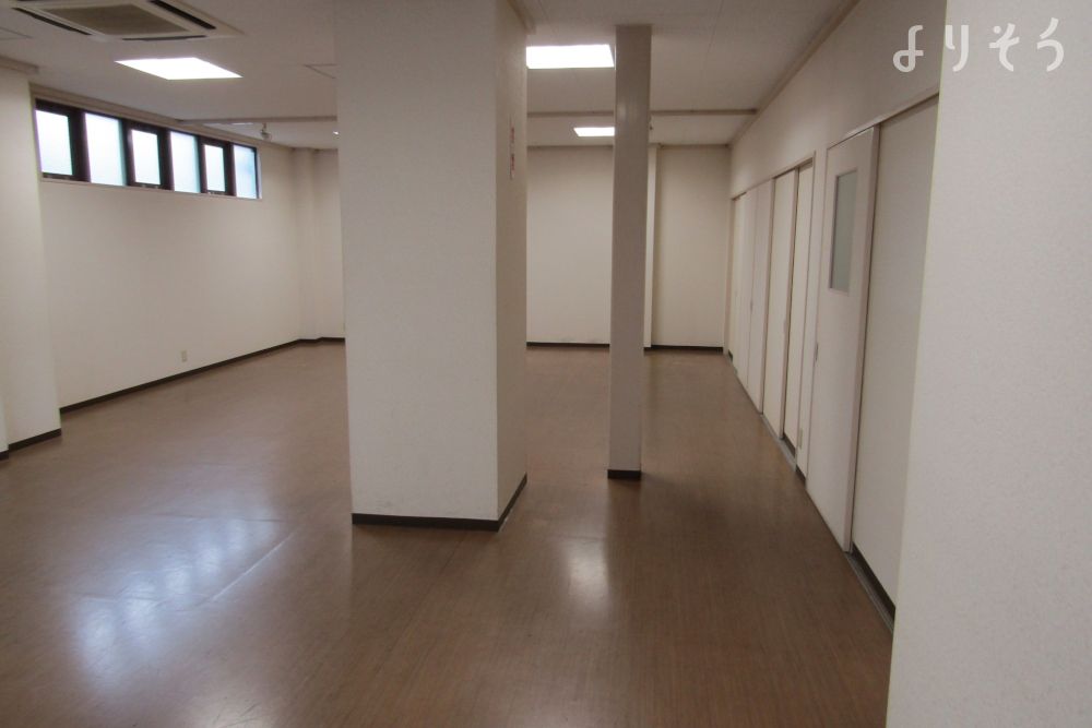 岸里福祉会館のホール写真です（3枚目）