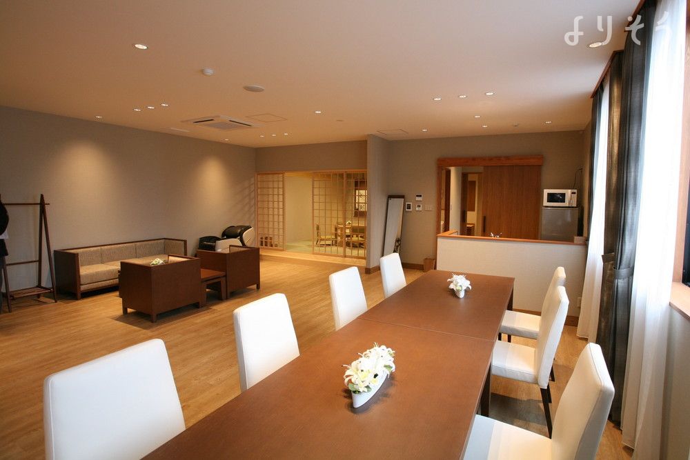 柏崎市柳橋町ホールの内観写真です（1枚目）