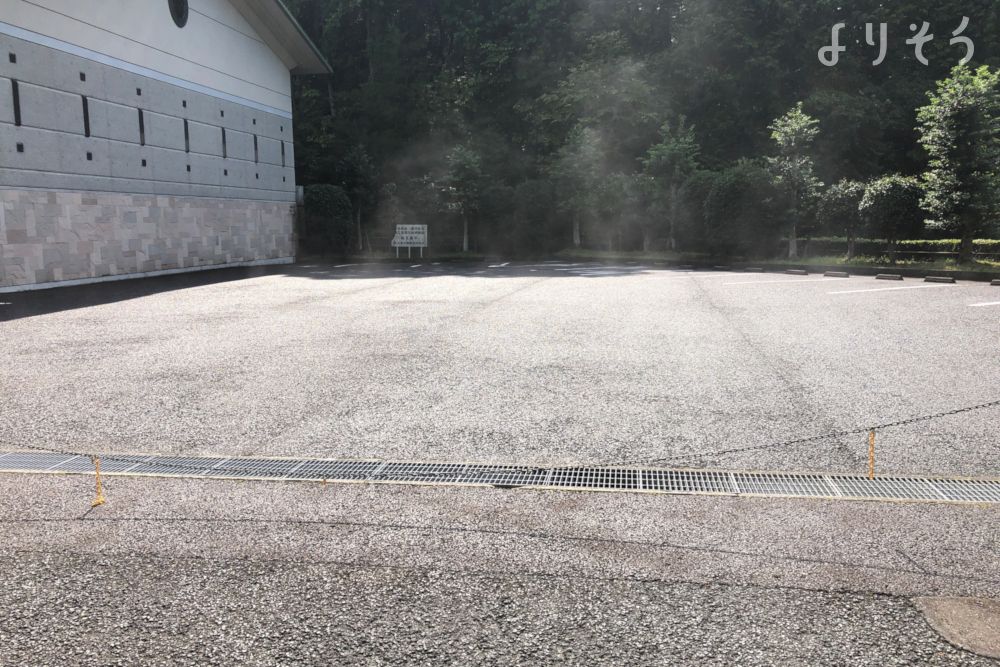 岐北斎苑の駐車場写真です（1枚目）