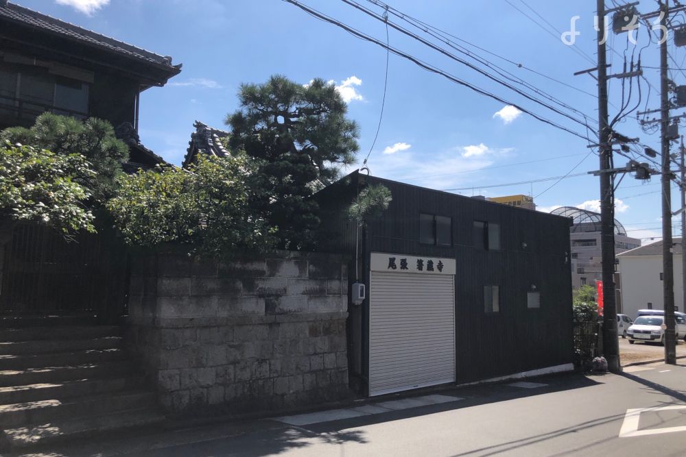 箸蔵寺ホールの外観写真です（2枚目）