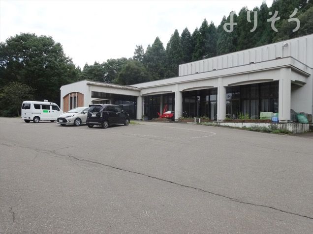 経塚斎場の駐車場写真です（2枚目）