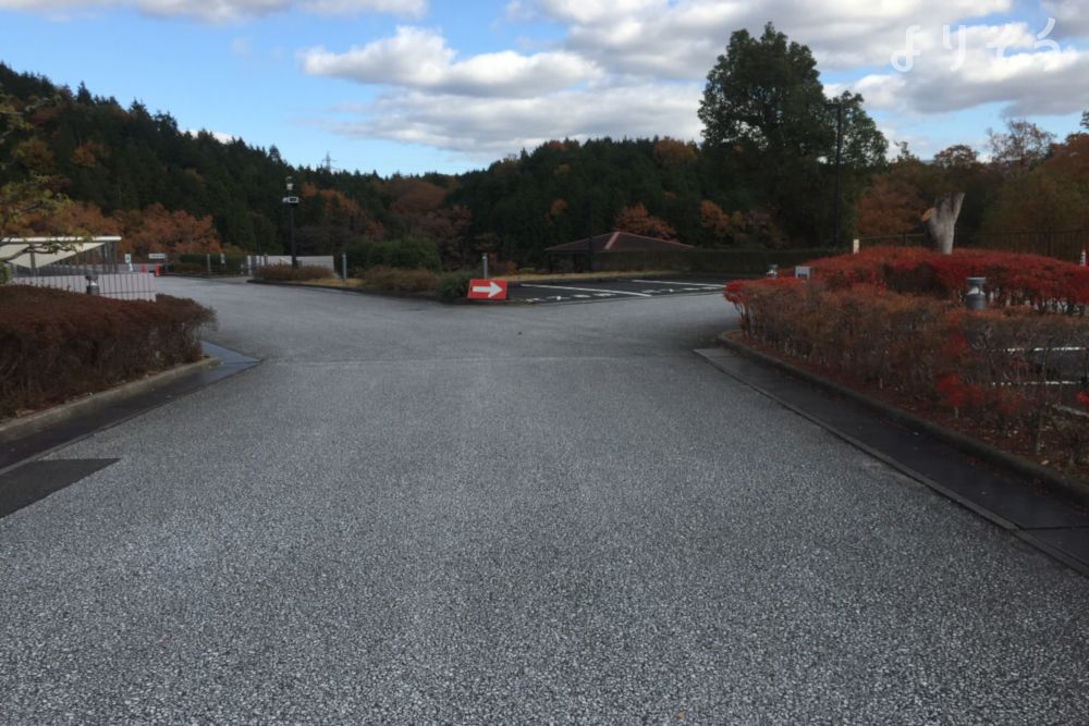 福知山市斎場の駐車場写真です（2枚目）
