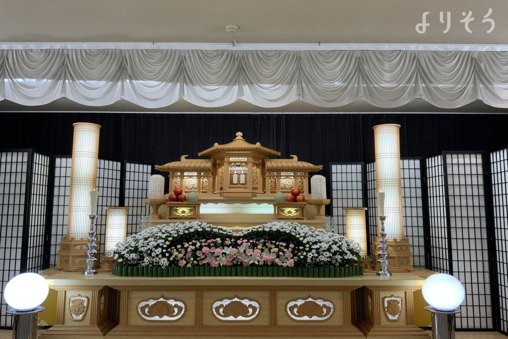 家族葬のカナクラオールストーン 花水木 瀬戸内セレモホール坂出の祭壇写真です